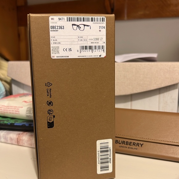 Burberry Sylvie black eyeglass frames non rx lenses, case, wipe included - Picture 13 of 14